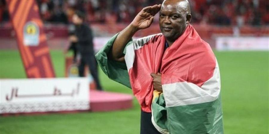 ماذا فعل موسيماني مع الجماهير المصرية قبل مباراة مصر وجنوب أفريقيا؟ (فيديو) - تواصل نيوز