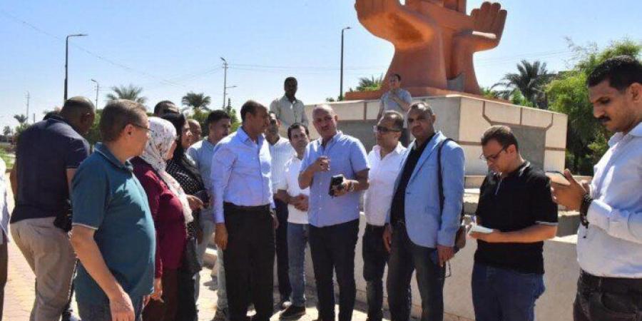 محافظ أسيوط يتفقد ميدان أم البطل بالمدخل الجنوبي ويوجه بتطويره ورفع كفاءته - تواصل نيوز