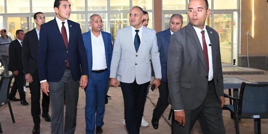 وزير الرياضة يتفقد نادي «تنمية كلوب» بمدينة بدر - تواصل نيوز