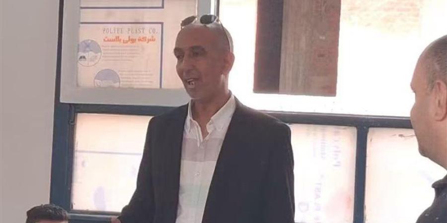 مدير نجع حمادي التعليمية بقنا يشدد على التزام الطلاب بالزي المدرسي الموحد - تواصل نيوز