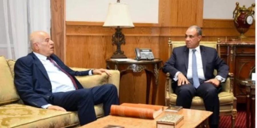 وزير الخارجية يبحث مع أمين سر حركة فتح تطورات الأوضاع بقطاع غزة والضفة - تواصل نيوز