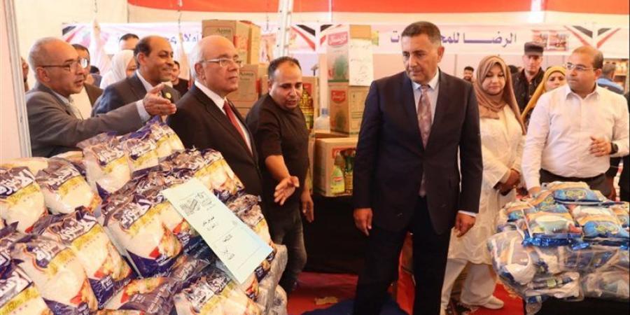 بخصومات تصل لـ 30%، محافظ القليوبية يفتتح معرضين للسلع الغذائية بطوخ وغرب شبرا الخيمة - تواصل نيوز