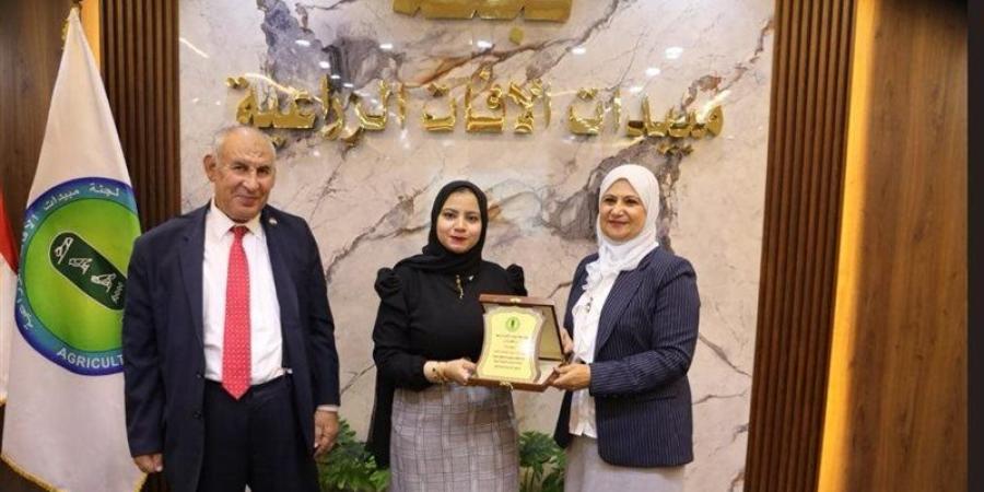 تكريم مهندسة شابة لإنتاج الأعداء الحيوية، مبادرة لتقليل الاعتماد على المبيدات الكيميائية - تواصل نيوز
