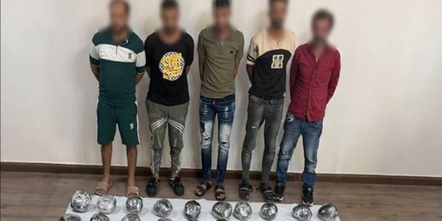 مصرع 4 عناصر جنائية وضبط مخدرات وأسلحة بـ 144 مليون جنيه في 3 محافظات - تواصل نيوز