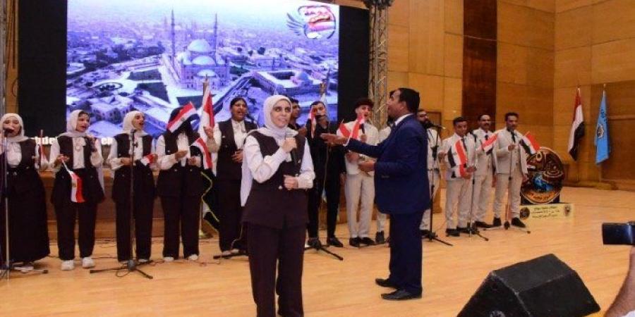 احتفالًا بنصر أكتوبر.. رئيس جامعة سوهاج يشهد حفل كورال وسط تفاعل طلابي وأجواء وطنية - تواصل نيوز