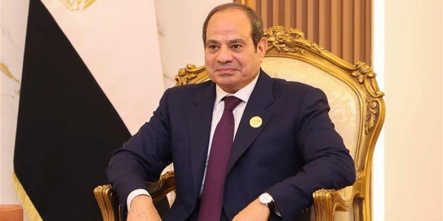السيسي يوقع في دفتر التشريفات بالقصر الرئاسي في سول ويلتقط الصور التذكارية مع نظيره الكوري - تواصل نيوز