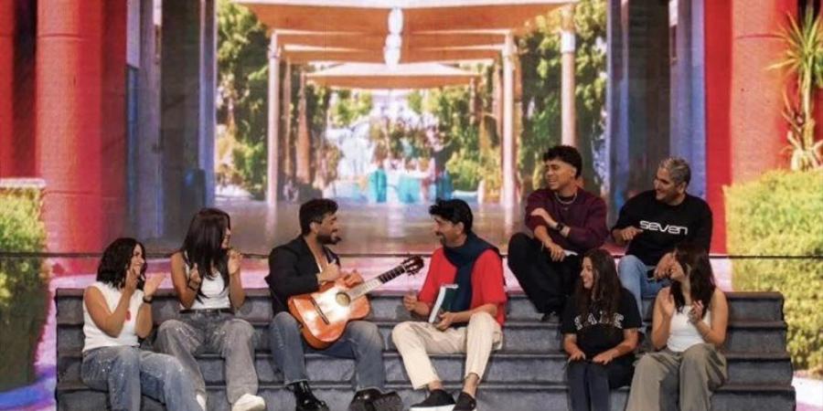 بعد 20 سنة، تامر حسني يعيد أغنية "تليفوني رن" مع مصطفى هريدي على سلم الجامعة (فيديو) - تواصل نيوز