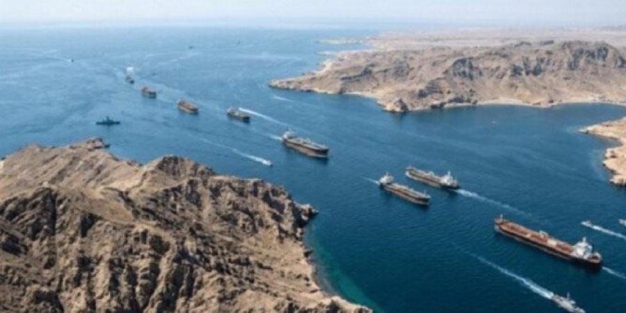 القيادة المركزية الأمريكية تنفي إغلاق مضيق هرمز وتؤكد استمرار حركة الملاحة - تواصل نيوز