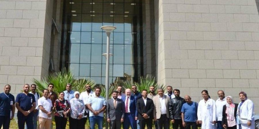 خبير عالمي يقود برنامجًا تدريبيًا متقدمًا لأطباء القلب بمجمع الأقصر الطبي الدولي - تواصل نيوز