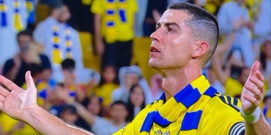 احتفال كريستيانو رونالدو مع جماهير النصر عقب الفوز على الدرعية بالدوري السعودي (فيديو) - تواصل نيوز
