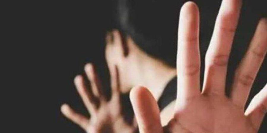 سائق يستدرج فتاة ويعتدى ويصيبها بجروح ويستولى على متعلقاتها في الإسكندرية - تواصل نيوز
