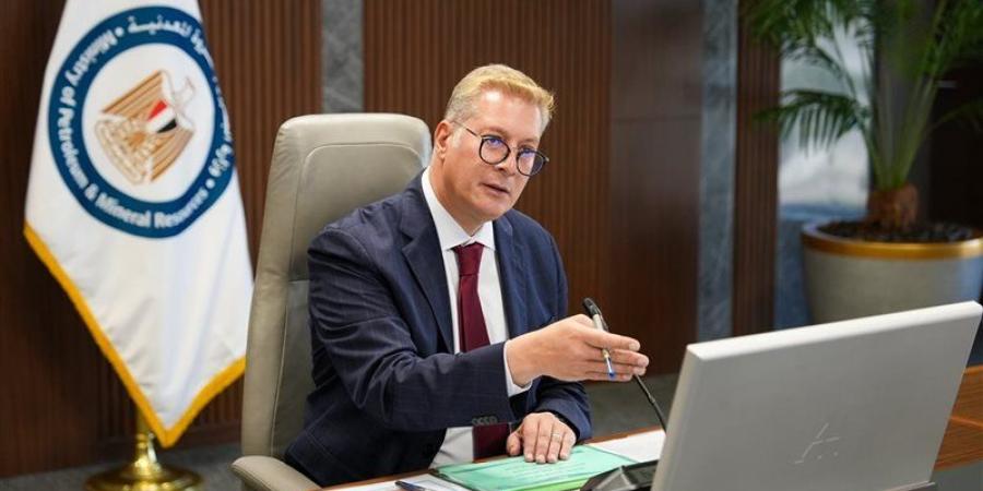 وزير البترول يصدر حركة تغييرات محدودة شملت عددا من رؤساء شركات القطاع - تواصل نيوز