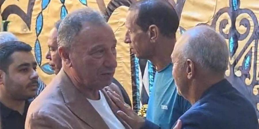 محمود الخطيب يقدم واجب العزاء في نصر إبراهيم نجم الزمالك الأسبق - تواصل نيوز