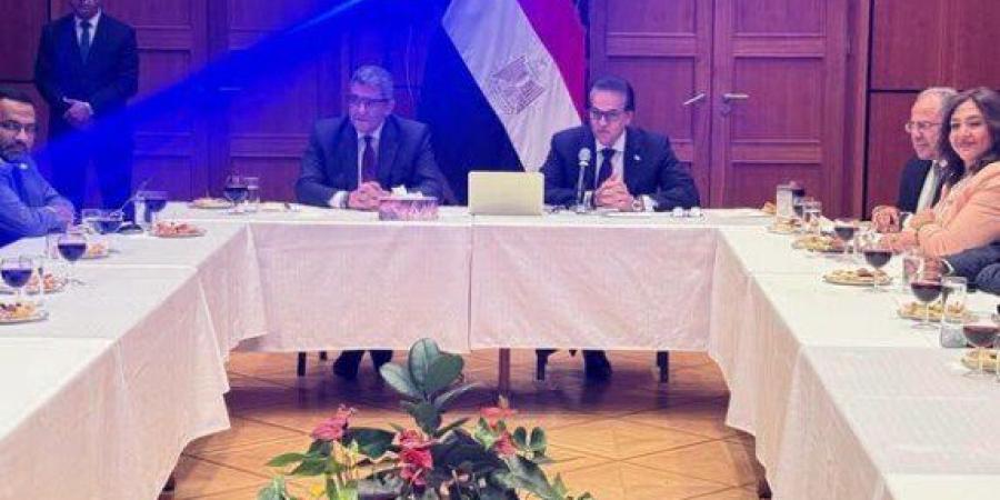 وزير الصحة يبحث في ألمانيا إطلاق رابطة للأطباء المصريين بالخارج - تواصل نيوز