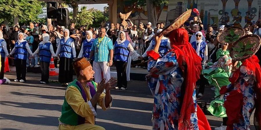 19 صورة ترصد ديفليه مهرجان الإسماعيلية للفنون الشعبية - تواصل نيوز