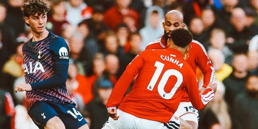 توتنهام بـ10 لاعبين يخطف التعادل من مانشستر يونايتد بالدوري الإنجليزي - تواصل نيوز