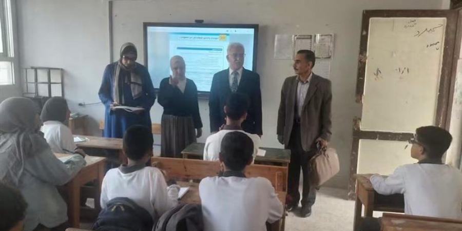 وكيل وزارة التعليم بالإسماعيلية في جولة مفاجئة بمدرسة المستقبل بأبو صوير - تواصل نيوز