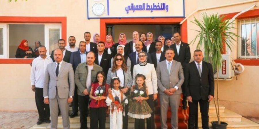 وزيرة التنمية المحلية ومحافظ الوادي الجديد تفتتحان مركز شبكات المرافق والتخطيط العمراني بالخارجة - تواصل نيوز