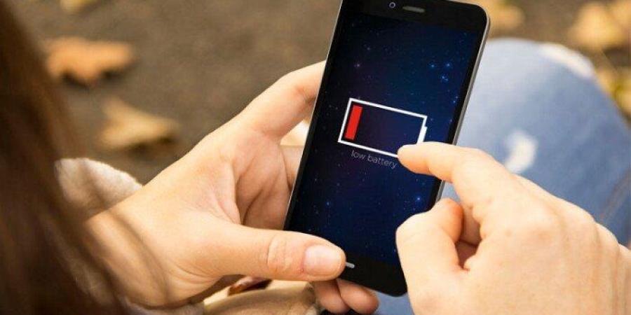 لماذا تنفد بطارية هاتفك بسرعة؟ أسباب خفية تستنزف الشحن - تواصل نيوز
