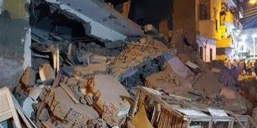 مصرع طفلة وإصابة والدها في انهيار جدار منزل بأسوان - تواصل نيوز