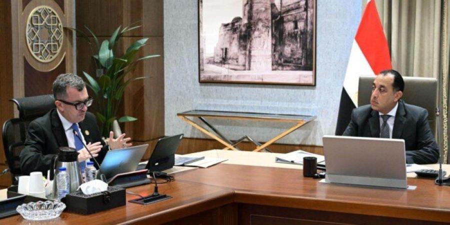 باستثمارات 3.7 تريليون جنيه.. «التخطيط»: 5.4% مستهدف النمو الاقتصادي في 2026 - 2027 - تواصل نيوز