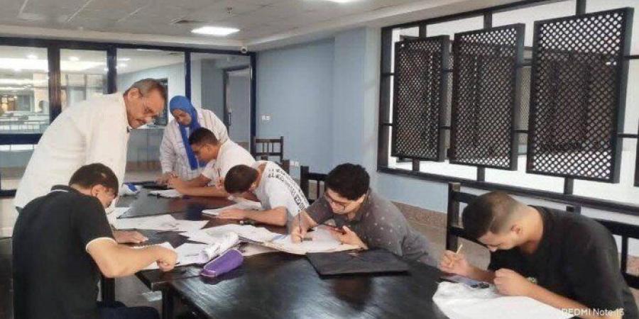 «لمسة فن».. ورشة فنية لمواهب الدمج فوق 18 عامًا بأكاديمية الفنون - تواصل نيوز