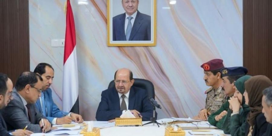 رئيس وزراء اليمن: استهداف مطار الملك خالد يؤكد سعي ميليشيا الحوثي  لقتل الأبرياء وتدمير المنشآت الحيوية - تواصل نيوز