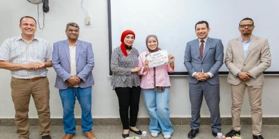 رئيس جامعة الأقصر تشهد حفل استقبال الطلاب وتكرم المتفوقين بكلية الحاسبات والمعلومات - تواصل نيوز