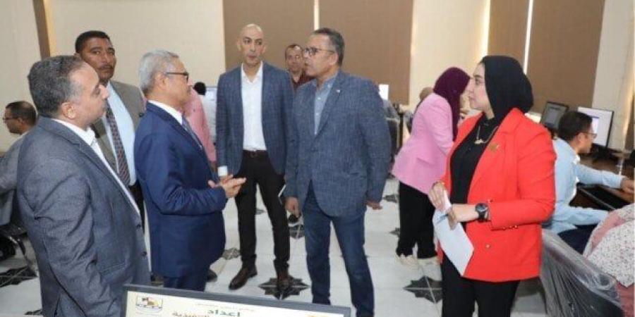 محافظ بني سويف يتابع اختبارات إعداد القيادات التنفيذية ويدفع بتطوير مهارات العاملين بالمخازن - تواصل نيوز