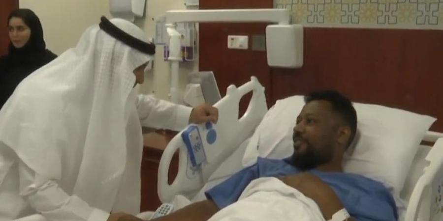 فيديو.. وزير الصحة يطمئن على صحة المصابين في الهجوم على مطار الرياض - تواصل نيوز