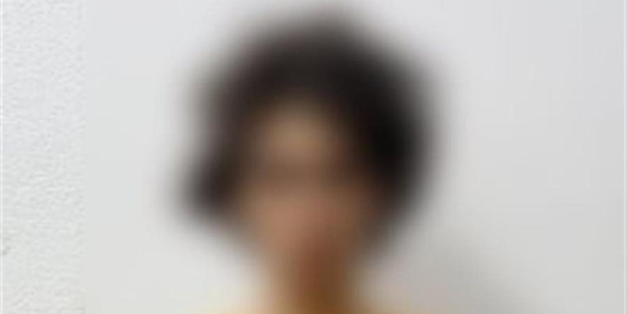 بهدف الترند والأرباح، ضبط شخص بتهمة نشر فيديوهات بملابس نسائية عبر مواقع التواصل في دمياط - تواصل نيوز