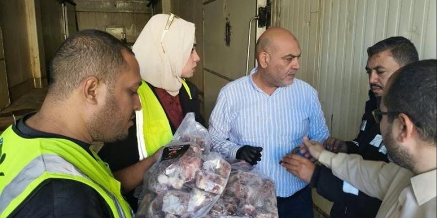 التحفظ على طني مقطعات لحوم منتهية الصلاحية في حملة بيطرية بالقليوبية - تواصل نيوز