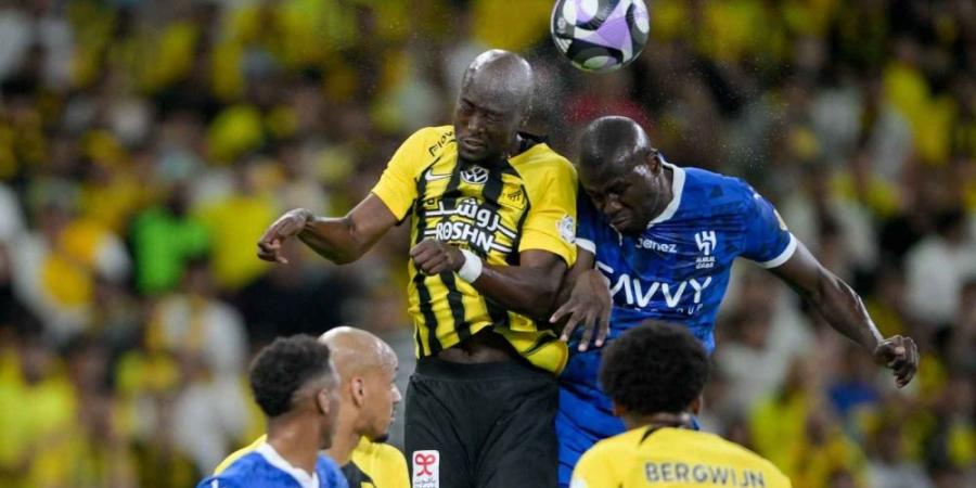 لجنة الحكام تكشف لـ الهلال سبب عدم تواجد حكم أجنبي أمام الاتحاد.. وتحرك عاجل بشأن المباريات القادمة - تواصل نيوز