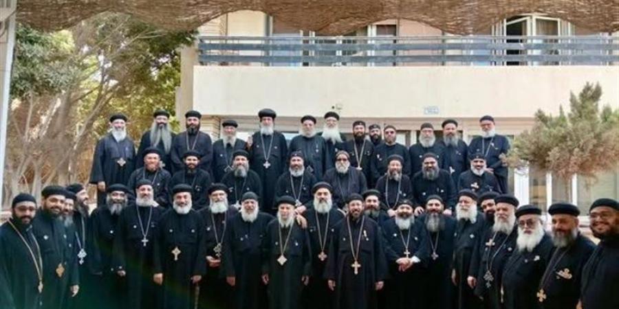 الأنبا مقار يناقش مع كهنة إيبارشية الشرقية ترتيبات الخدمة - تواصل نيوز