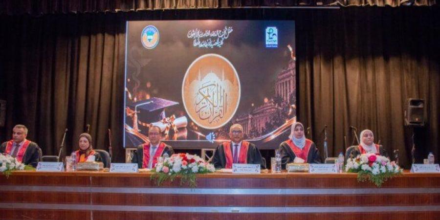 رئيس جامعة طنطا يشهد تخرج الدفعة الـ48 بكلية الصيدلة ويُهنئ بطلة الجامعة بحصد 3 ذهبيات أفريقية - تواصل نيوز