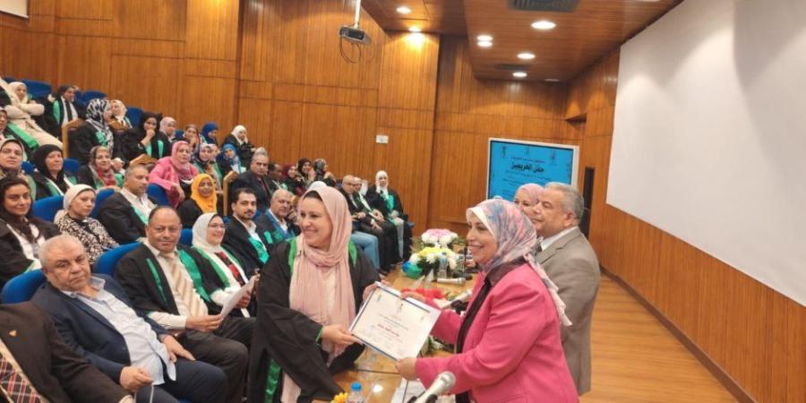 كلية الدراسات الأفريقية العليا تكرم الباحثة مروة عبد الرؤوف في يوم المتميزين - تواصل نيوز