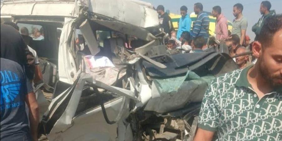 الصور الأولى لحادث مصرع شخصين وإصابة 15 آخرين على طريق السنبلاوين - تواصل نيوز