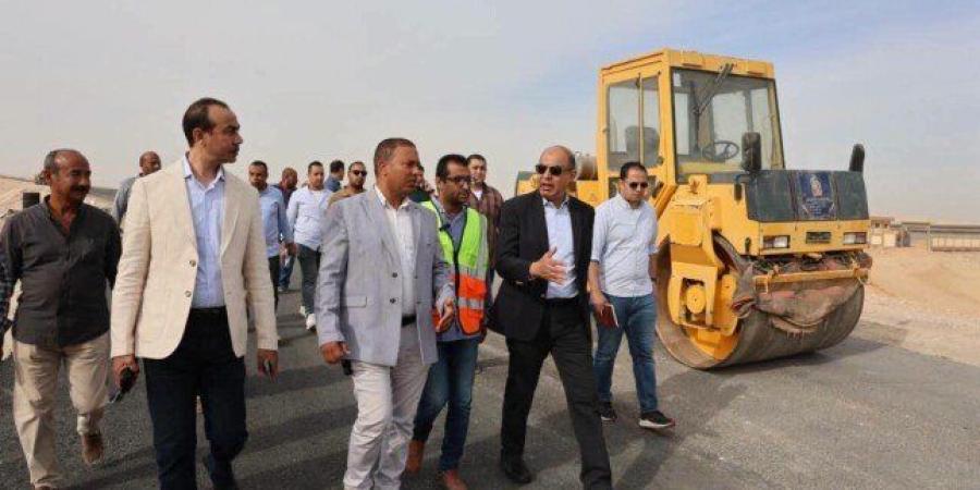 الانتهاء من رصف 3 طرق ضمن «حياة كريمة» بأبوقرقاص خلال شهرين بالمنيا - تواصل نيوز