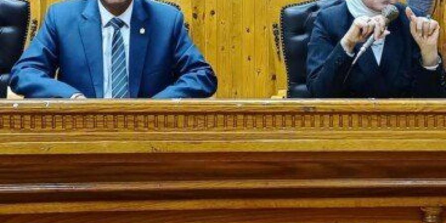 «تعليم القاهرة» تشدد على تطوير منظومة الأمن والسلامة داخل المدارس - تواصل نيوز