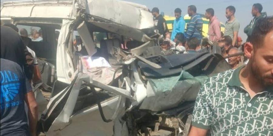 بالأسماء، مصرع شخصين وإصابة 15 آخرين في تصادم ميكروباص وسيارة نقل بالدقهلية - تواصل نيوز