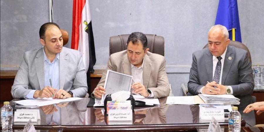 تشميع ورشة مخالفة وتسهيل التراخيص، قرارات فورية لمحافظ دمياط في لقائه بأهالي الزرقا - تواصل نيوز