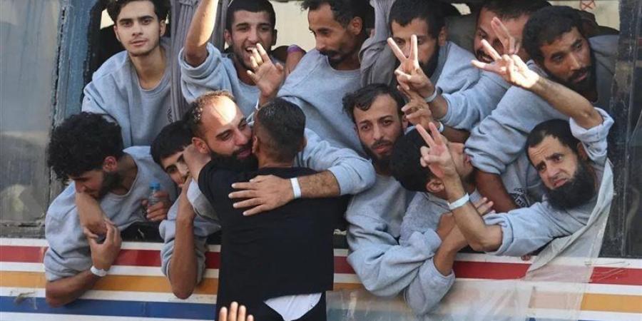 "ذاكرة الزنازين"، فيلم تسجيلي عن الأسرى الفلسطينيين ودور مصر في صفقة التبادل على النيل للأخبار - تواصل نيوز
