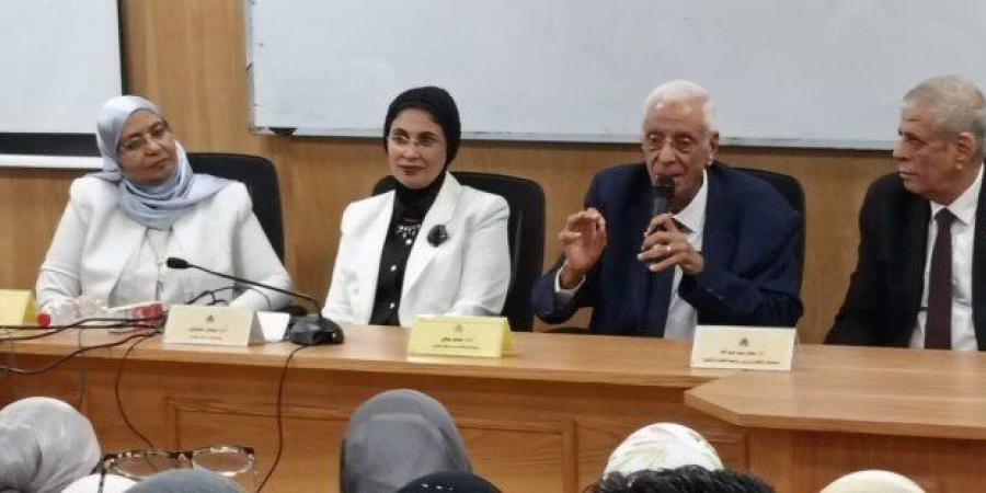 حسام موافي في حوار مباشر مع طلاب جامعة القاهرة الأهلية لتعزيز الوعي الصحي - تواصل نيوز