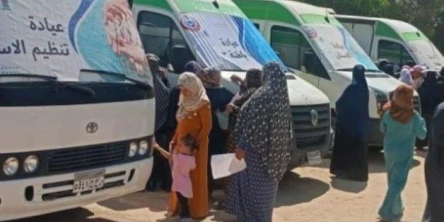 فحوصات ونظارات طبية بالمجان.. قافلة جامعة بنها تستهدف طلاب مجمع مدارس «ميت نما» - تواصل نيوز