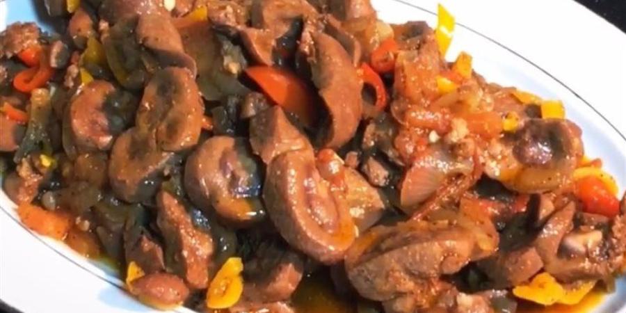طريقة عمل الكلاوي بالبصل والفلفل بمذاق شهي لغداء سريع - تواصل نيوز