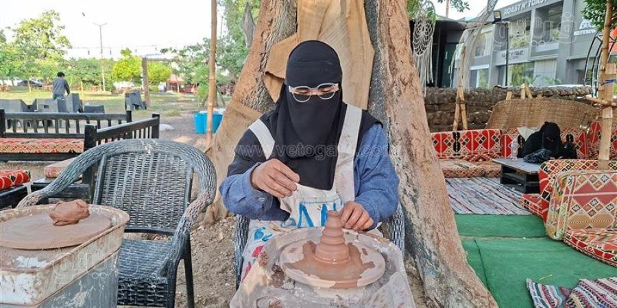 من الطين إلى التحف، قصة "سلمى" خريجة "آداب إنجليزي" مع الفخار في الإسماعيلية (فيديو وصور) - تواصل نيوز