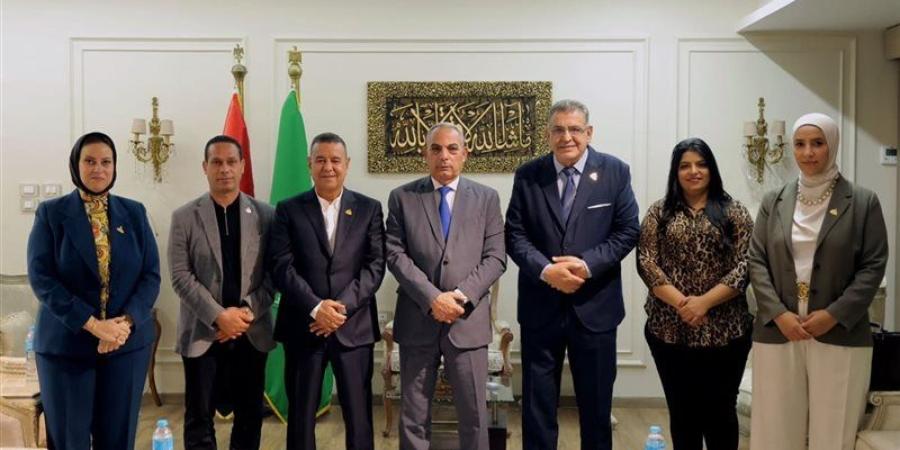 نواب وشيوخ على طاولة المحافظ، الإسماعيلية تفتح ملفات التنمية ومطالب الشارع وأزمة الدراويش - تواصل نيوز