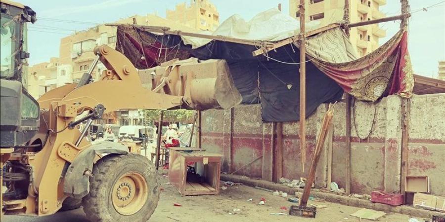 حملات مكبرة لرفع الإشغالات ومراجعة تراخيص المحال بالقوصية في أسيوط - تواصل نيوز