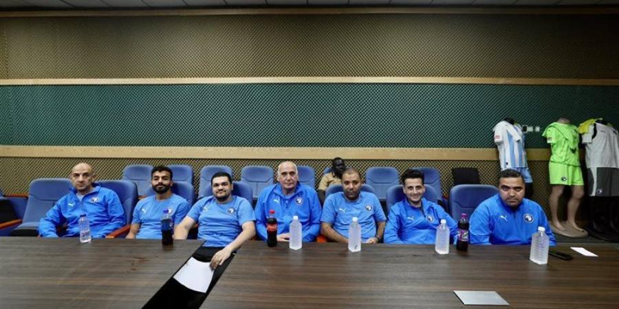 بيراميدز بالقميص الأزرق في الأبيض والمريخ بنتيو بالأحمر (صور) - تواصل نيوز