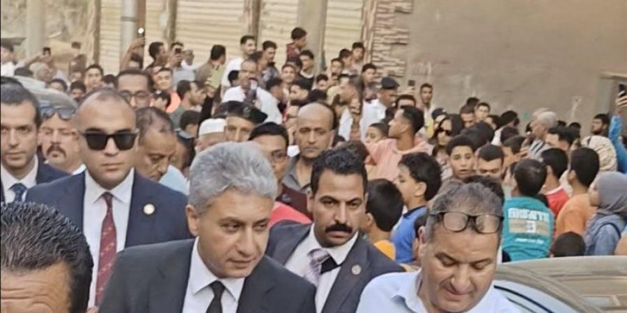 بالزغاريد والهتافات، أهالي الغربية يستقبلون وزير السياحة عقب ظهور تمثال رمسيس الثاني (فيديو) - تواصل نيوز